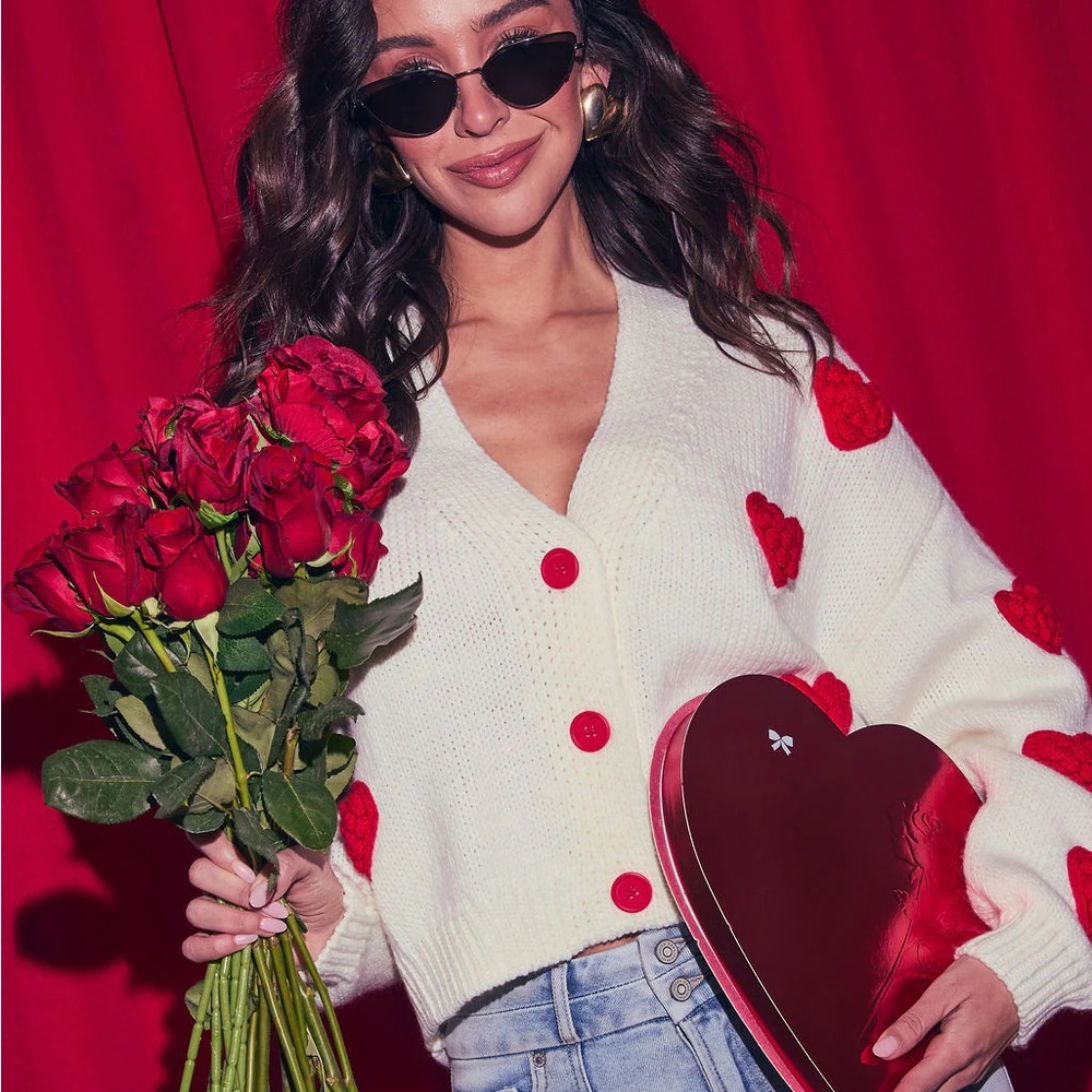 Heart Patterned White and Red Sweater (L) - Picture 5 of 6